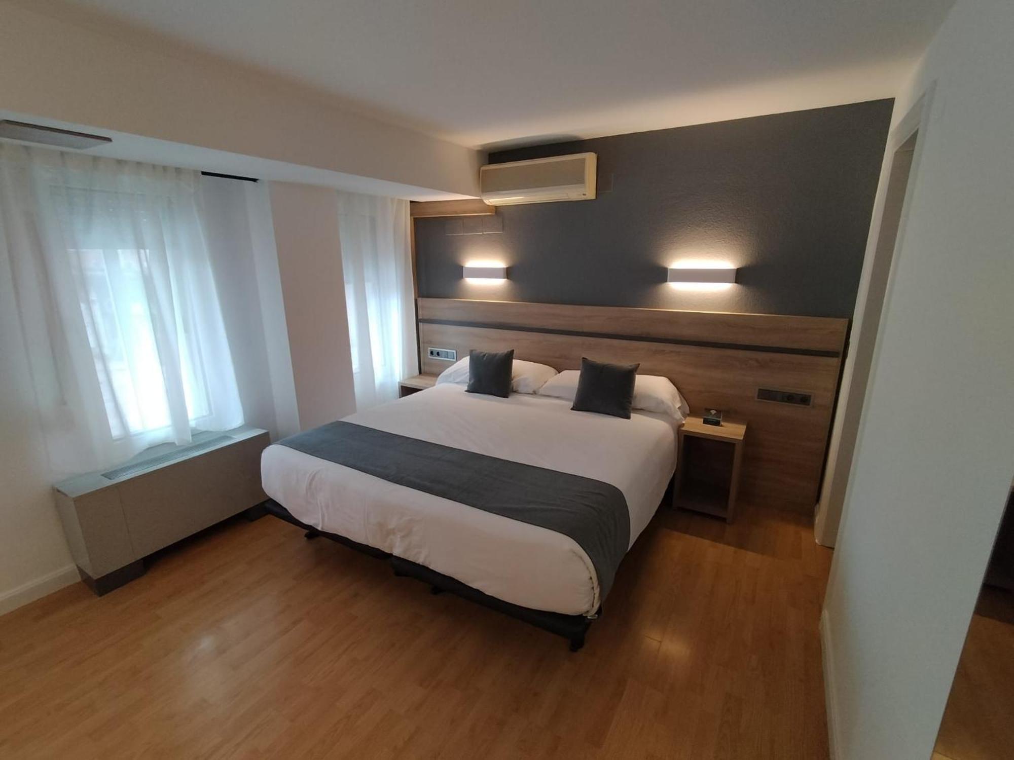 Hostal Alda Palencia Plaza Eksteriør bilde