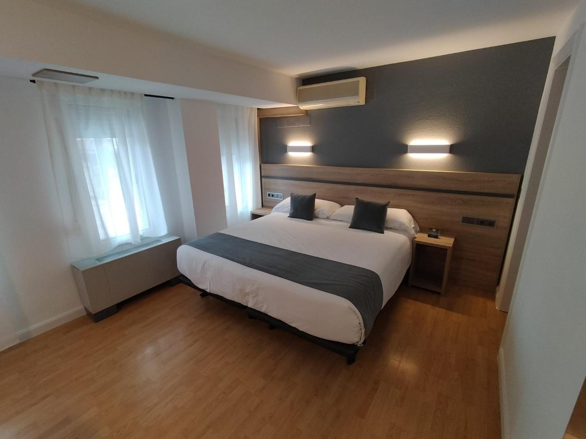 Hostal Alda Palencia Plaza Eksteriør bilde